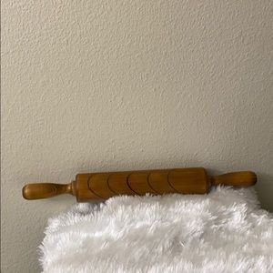Hanging wood roller